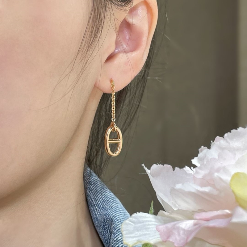 H**me5 earrings